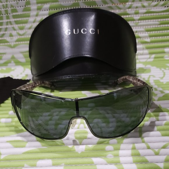 Men's Gucci Sunglasses. - Picture 5 of 10